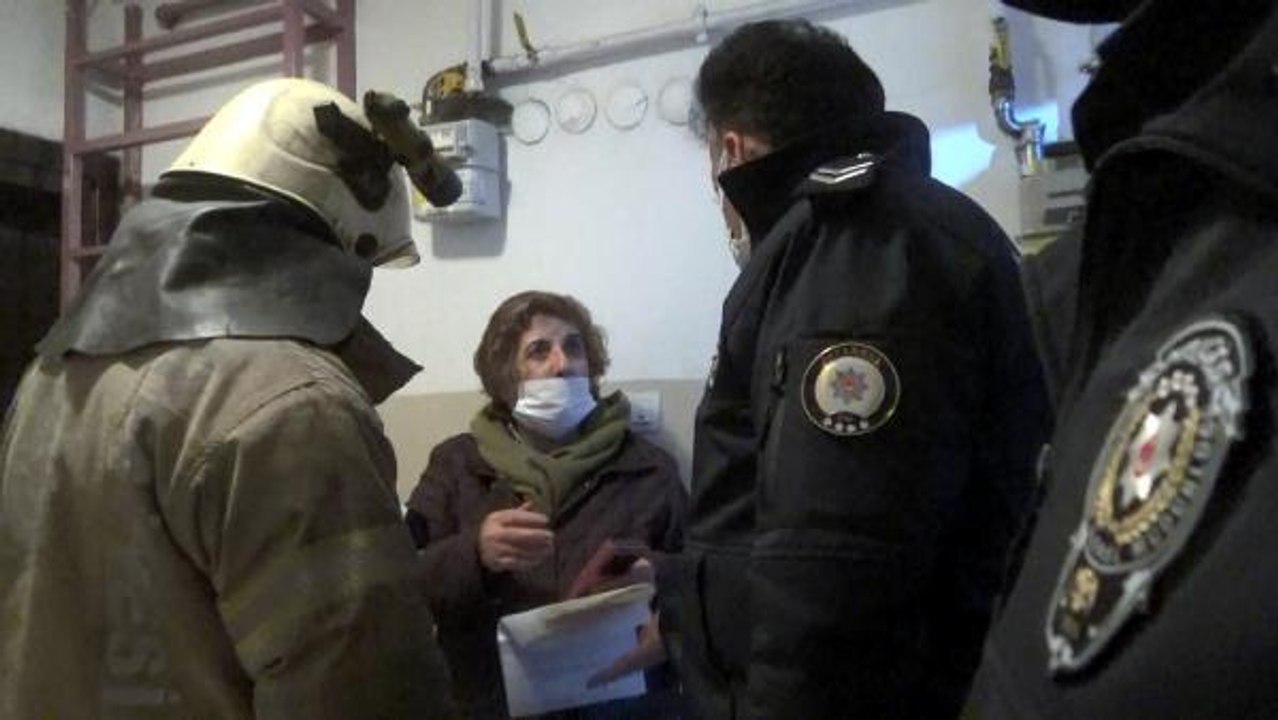 Son dakika haber... EV SAHİBİNİN İHBARI ÜZERİNE POLİS VE İTFAİYE GELDİ? KAPIYI AÇMAYAN KİRACININ KAÇTIĞI ANLAŞILDI