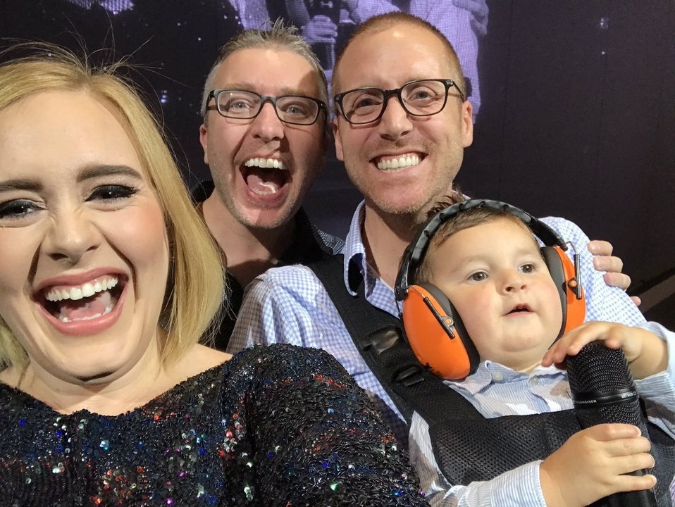 Adèle prend des selfies avec le bébé le plus chanceux du monde !