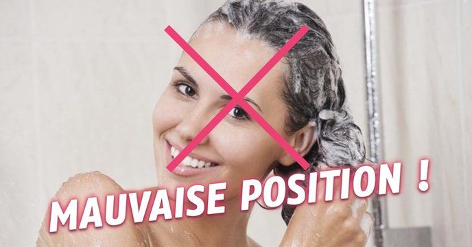 Cheveux : la bonne position pour laver correctement ses cheveux sans les assécher