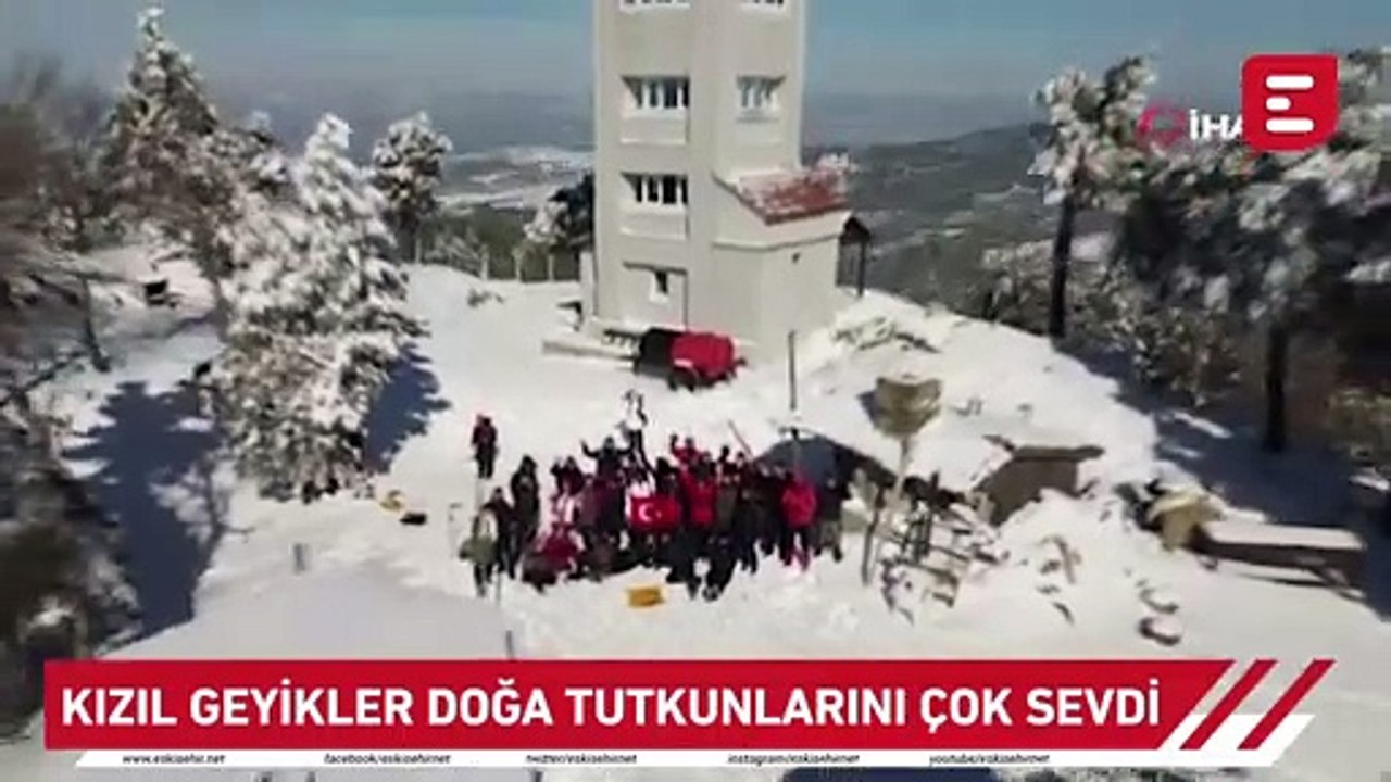 Kızıl geyikler doğa tutkunlarını çok sevdi