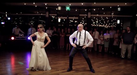 Mariage : cette jeune mariée et son père font une danse insolite !