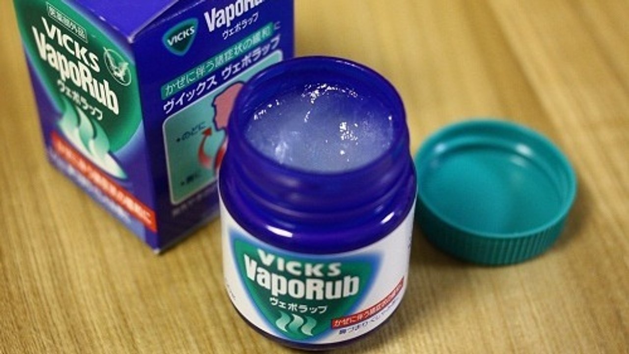 Le VapoRub existe depuis la nuit des temps... Mais saviez-vous que l'on pouvait faire tout ça avec ?!