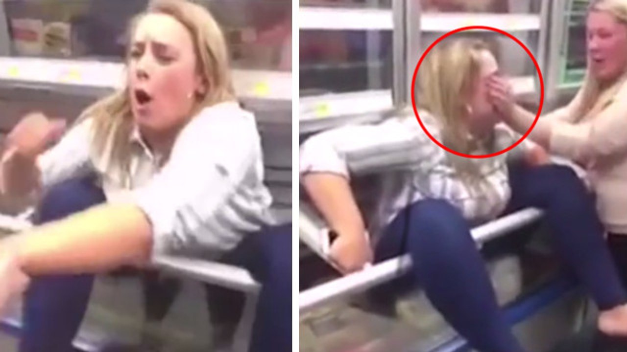 Cette jeune femme se retrouve avec les fesses coincées... dans un congélateur !