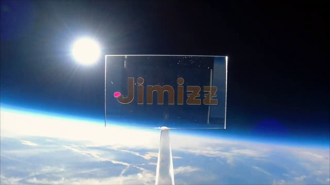 Le groupe Jacquie & Michel envoie le premier film X dans l’espace pour promouvoir sa cryptomonnaie "Jimizz"