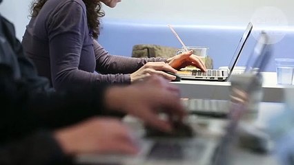 Beauté : la pire chose que vous ne devriez jamais mettre sur vos cernes