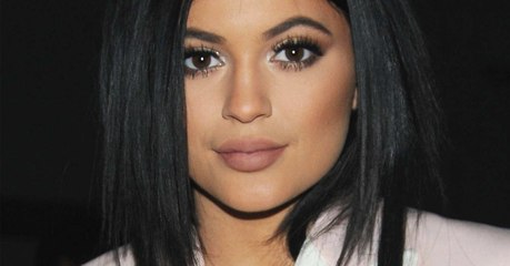 Скачать видео: Kylie Jenner : la photo qui relance les rumeurs de chirurgie esthétique