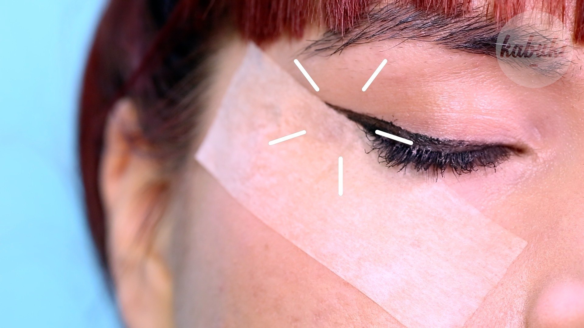 Comment Faire Un Trait D eye Liner Avec Une Cuillere Astuce beauté : comment réaliser un parfait trait d'eye-liner avec du  scotch ? - Vidéo Dailymotion