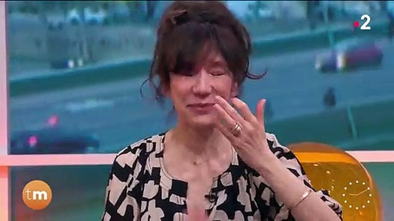 L'actrice Virginie Lemoine en larmes après le message de son grand frère dans "Télématin"sur France 2: "J'ai un amour infini pour mes deux frères" - VIDEO