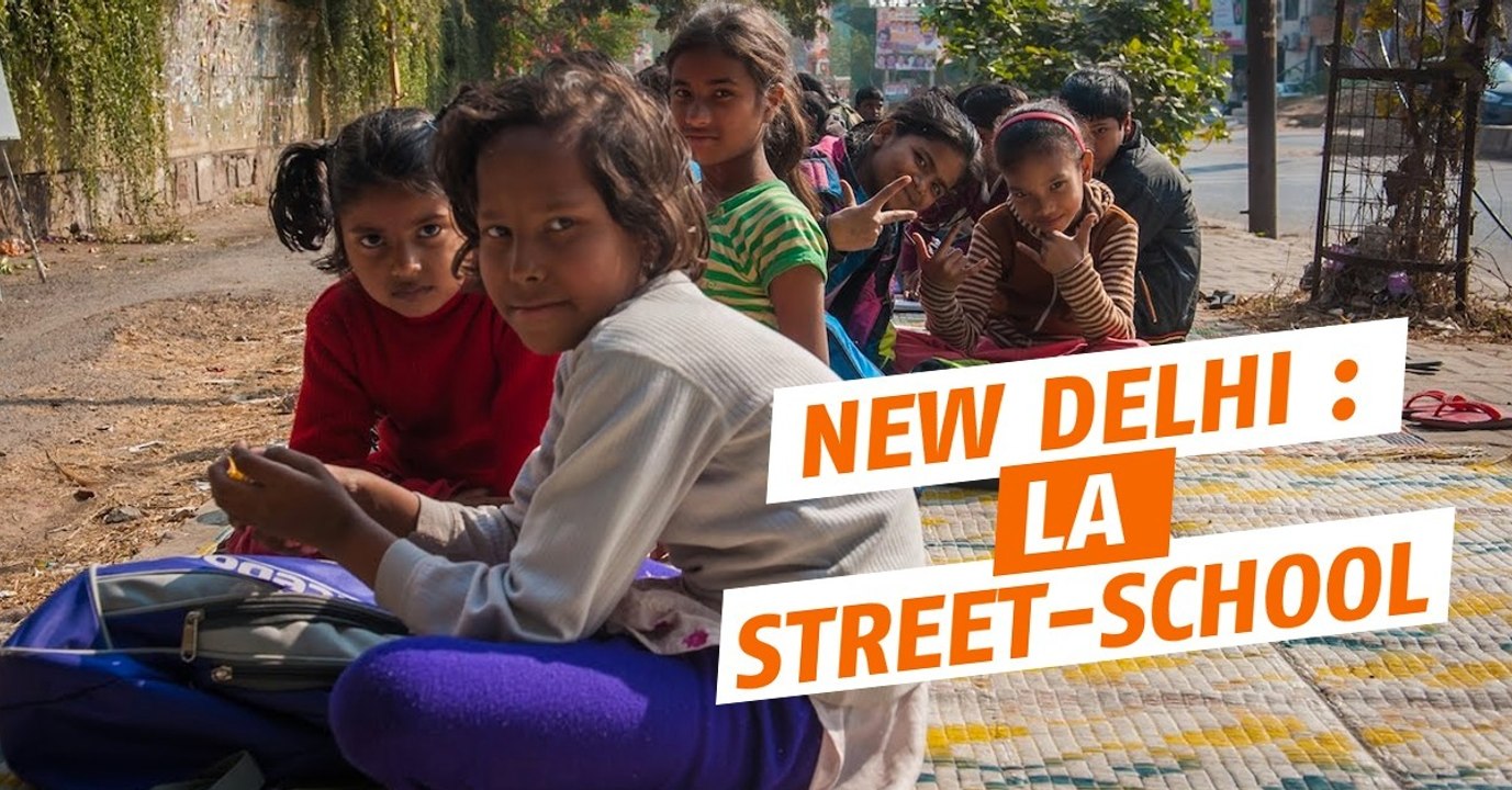 New Delhi (Inde) : une école sur le trottoir pour les enfants pauvres