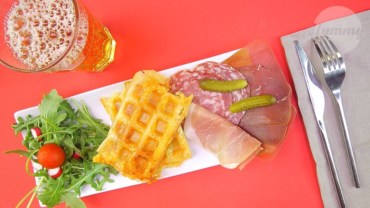 La recette des gaufres raclettes, la variante originale de ce plat hivernal !