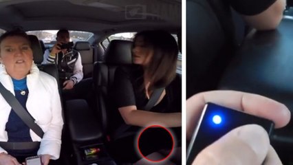 Il achète une culotte vibrante à sa copine... et l'actionne devant sa mère !