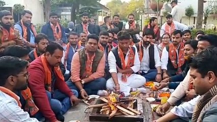 भाजपा मुख्यालय पर भाजयुमो ने किया सद्बुद्धि यज्ञ, वीडियो में देखें वजह