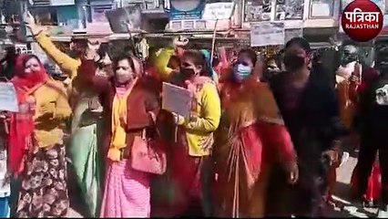 रीट को लेकर महिला मोर्चा ने कलेक्ट्रेट पर किया प्रदर्शन