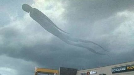 Zambie : une forme humaine est apparue dans le ciel !