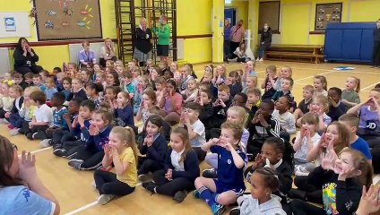 Hunslet Primary School sing Marching On Together