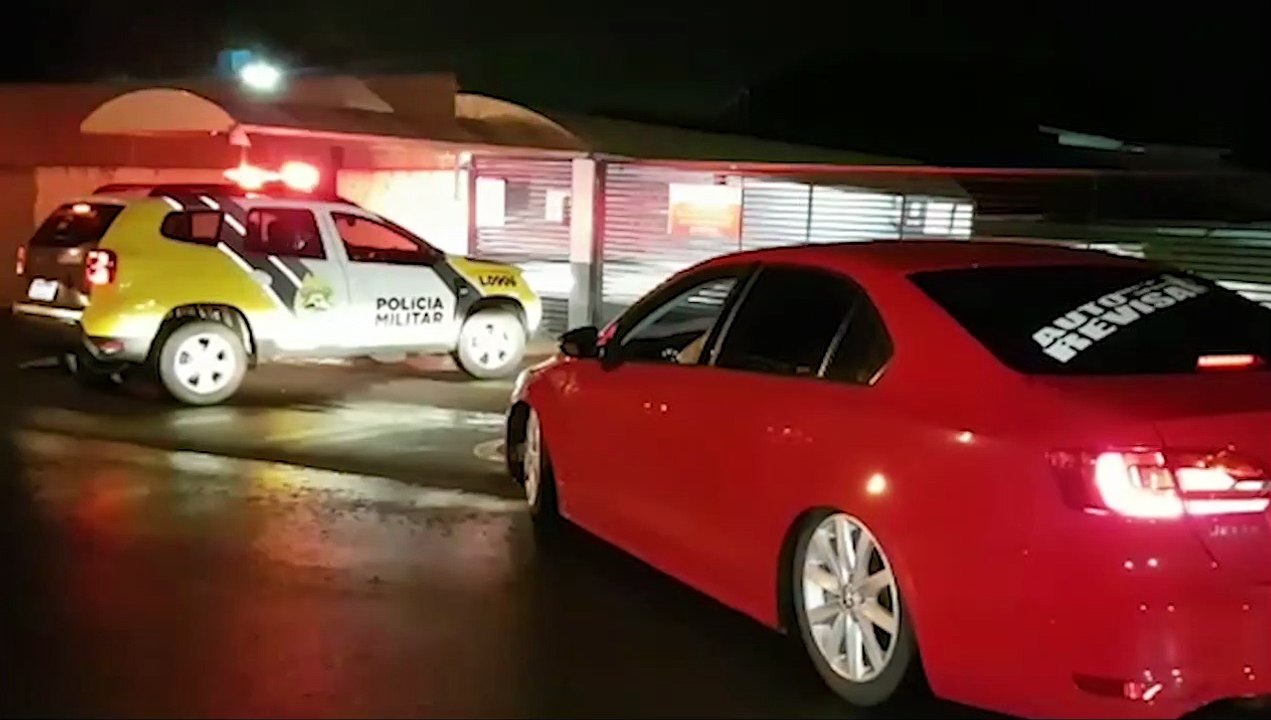 PM afirma que após disparos de arma de fogo no Santa Felicidade, homens tentaram jogar arma, mas foram detidos