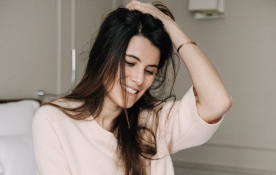 Karine Ferri : la présentatrice tombe le bas pour un cliché très sensuel