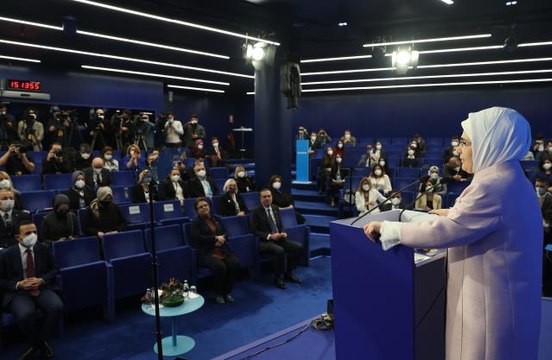 Emine Erdoğan, Geleceği Yazan Kadınlar İklim Fikir Maratonu Ödül Töreni'nde konuştu (2)