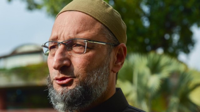 Attack on Owaisi sparks political debate|Halla Bol