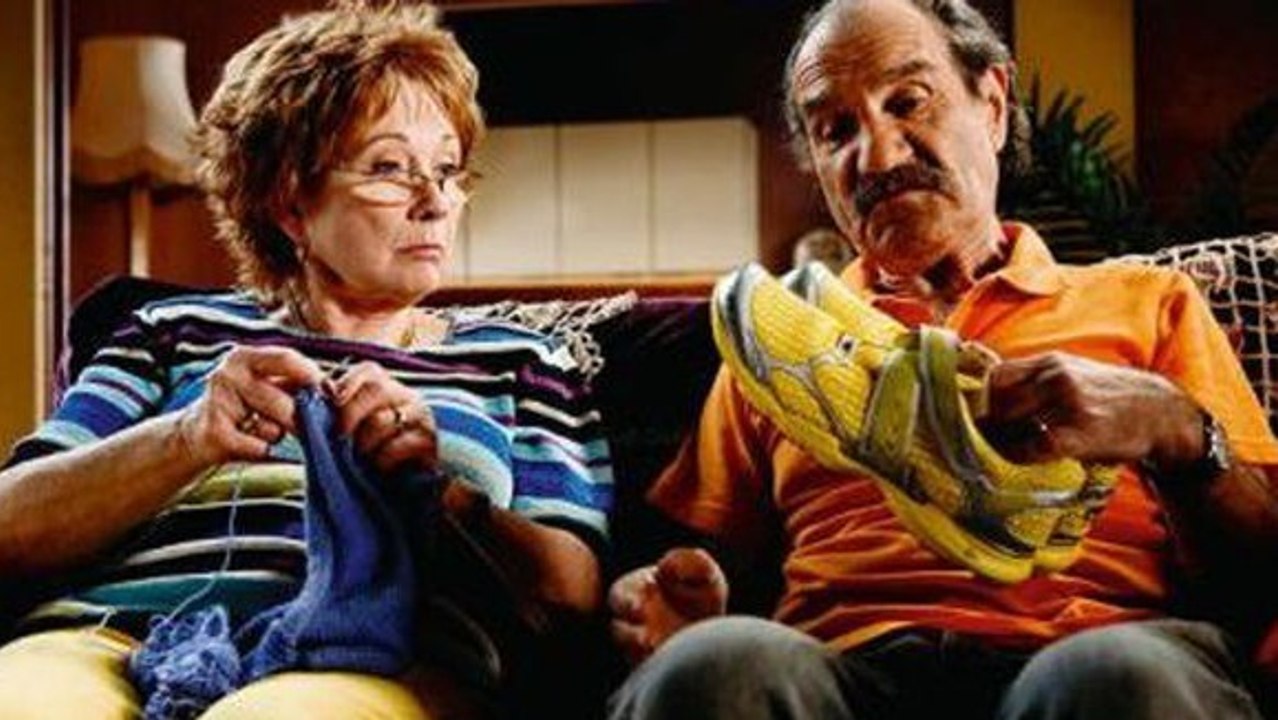 Scènes de ménages : Huguette se lâche et fait une confidence sur le corps de Raymond !