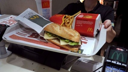 McDonald's : le nouvel uniforme des employés américains fait réagir les internautes !