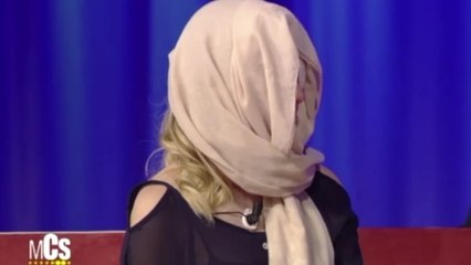 Attaquée à l'acide par son ex petit-ami, Miss Italie 2007 dévoile son nouveau visage à la télévision