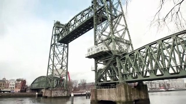 Un pont historique de Rotterdam démantelé pour laisser place au méga yacht de Jeff Bezos