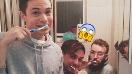 Ces trois garçons ont "oublié" un objet très gênant sur leur selfie...