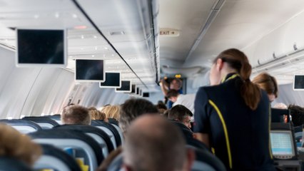 Pourquoi ne faut-il pas boire de café ou de thé en avion ?