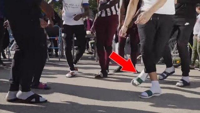 Découvrez la raison pour laquelle les adolescents se rendent maintenant à l'école en claquettes-chaussettes...