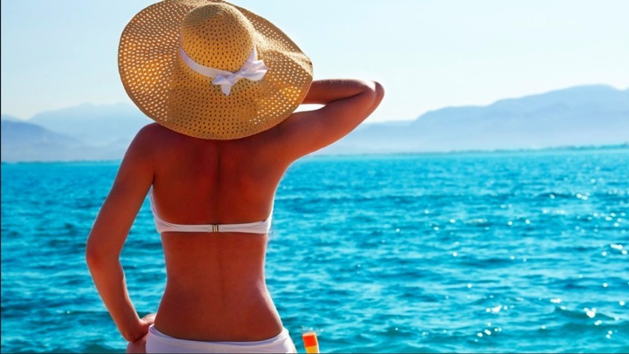 Le bronzage au soda : la technique bizarre qui fait fureur en Grande-Bretagne