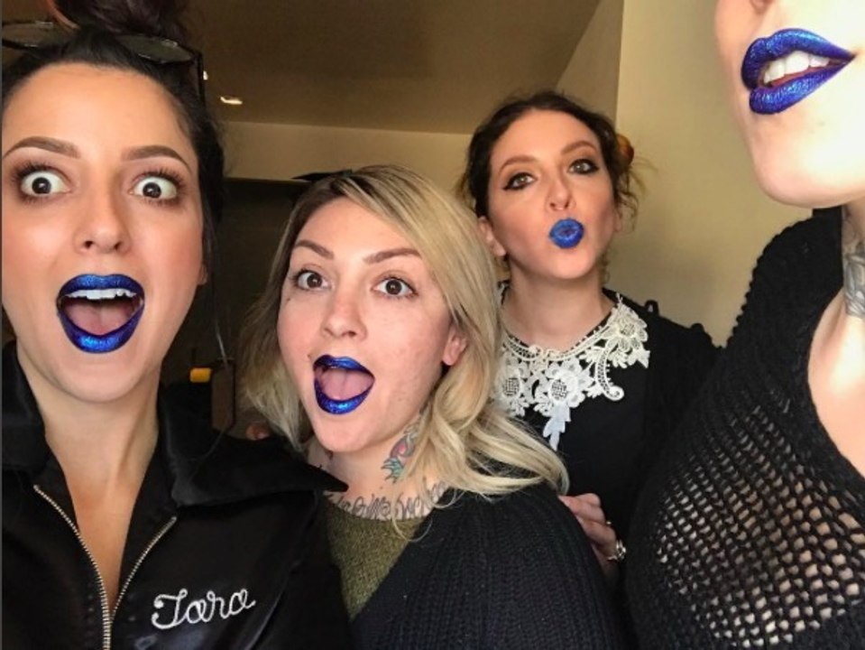 Kat Von D : elle dévoile une nouvelle collection de rouge à lèvres pailletés