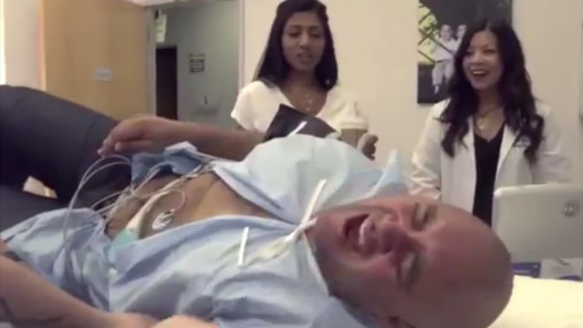 Ces hommes testent la douleur de l'accouchement. Leur réaction vaut le coup d'oeil