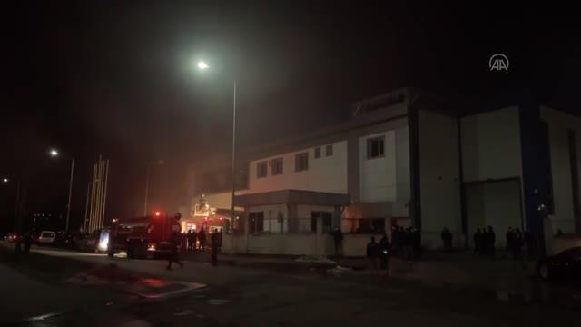 Kauçuk fabrikasında çıkan yangın hasara yol açtı