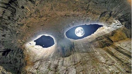 Dans la grotte de Prohodna, en Bulgarie, vous pouvez vous balader sous "les yeux de dieu"