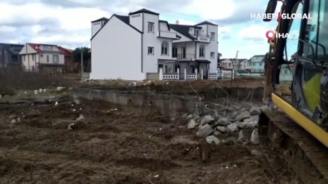 Korku dolu anlar kamerada! Saniyeler içinde yerle bir oldu