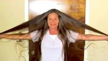 Relooking : cette femme se transforme totalement alors qu'elle n'a pas touché un seul de ses cheveux depuis 30 ans