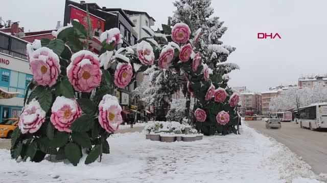 ISPARTA'DA 2 GÜNDE YAĞAN KAR, 1 AYDA BEKLENEN YAĞIŞI GEÇTİ