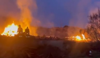 Tempio Pausania (SS) - In fiamme cataste di legno nel piazzale di un'azienda (04.02.22)