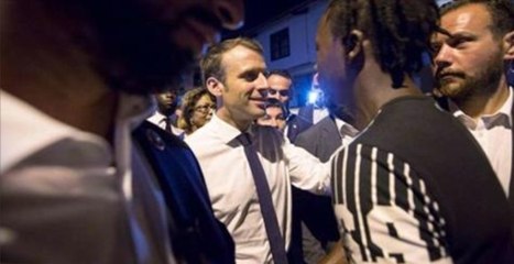 Guyane: Emmanuel Macron fait des selfies avec des jeunes et sent une odeur de cannabis