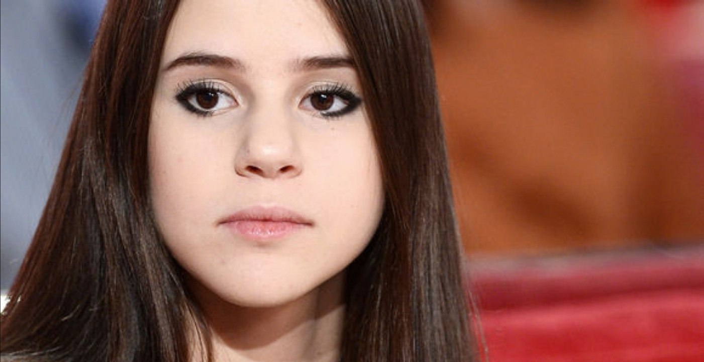 Marina Kaye : la chan­teuse révèle avoir eu des problèmes d’al­cool