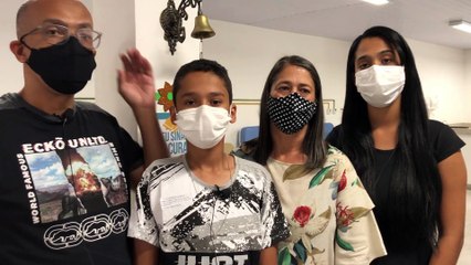 Dia do Câncer: menino de 13 anos vence a doença e dá aula sobre coragem