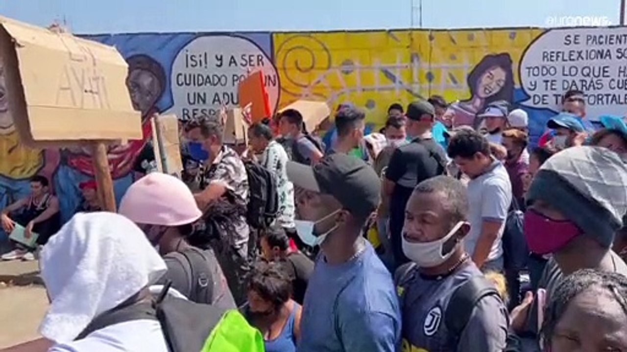 Migrantes en huelga de hambre en México contra...