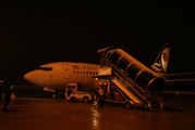 Van'a iniş yapan Tahran uçağındaki yolcular davul zurnayla karşılandı