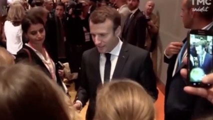 Quotidien : Emmanuel Macron se fait piéger devant les caméras par une petite fille