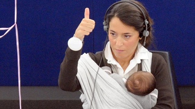 Ces députées qui emmènent leurs enfants sur leur lieu de travail