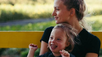 Un mannequin pose en une de Vogue avec son fils atteint de trisomie
