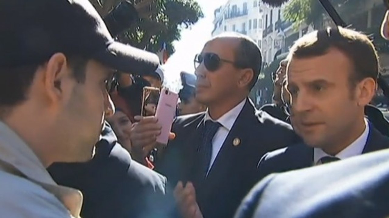 Emmanuel Macron : interpellé sur la colonisation par un jeune en Algérie