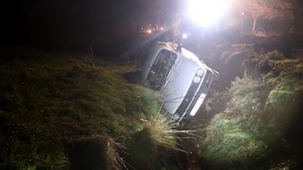 Otomobilin şarampole devrilmesi sonucu 3 kişi yaralandı