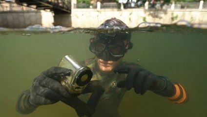 Les trouvailles insolites de ce chasseur de trésors sous-marins